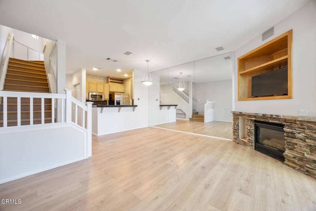 Valencia, CA 91354,23636 Big Sky Walk #137
