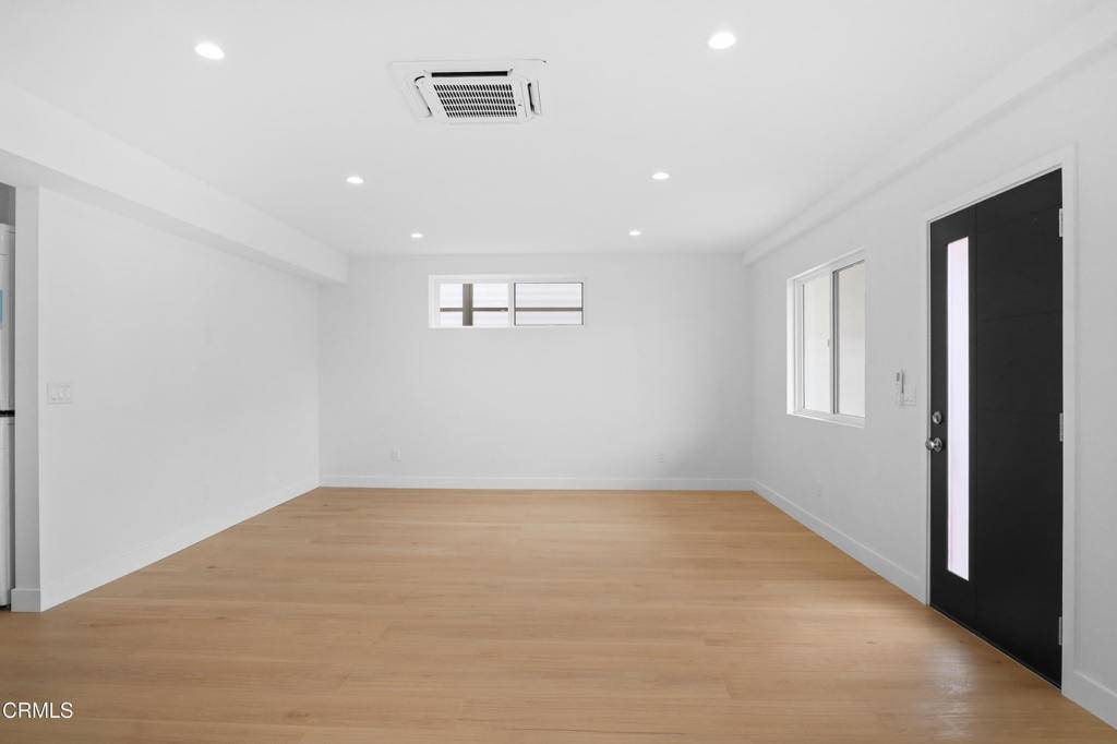 Burbank, CA 91501,112 N Kenneth RD #101