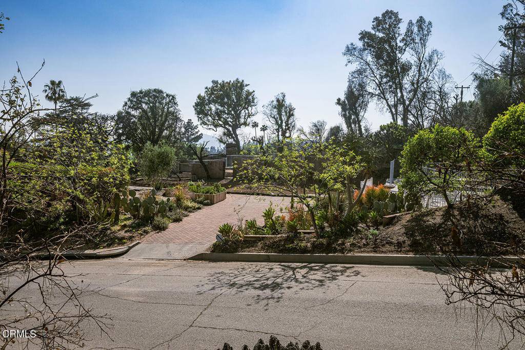 Altadena, CA 91001,1695 E Loma Alta DR