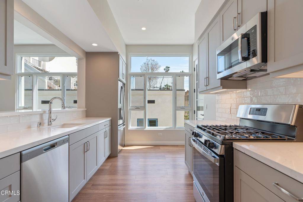Pasadena, CA 91101,533 E Union ST #201