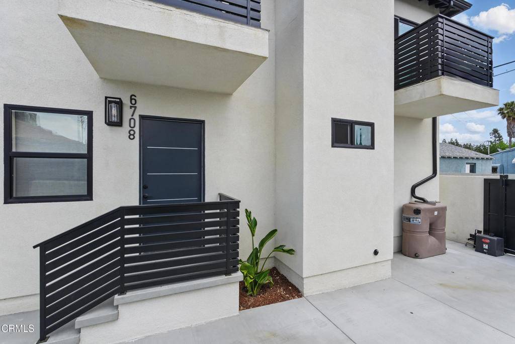 North Hollywood, CA 91606,6708 Riverton AVE