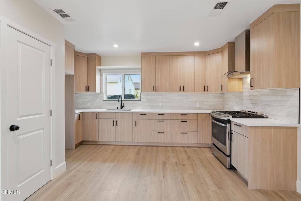 North Hollywood, CA 91606,6708 Riverton AVE