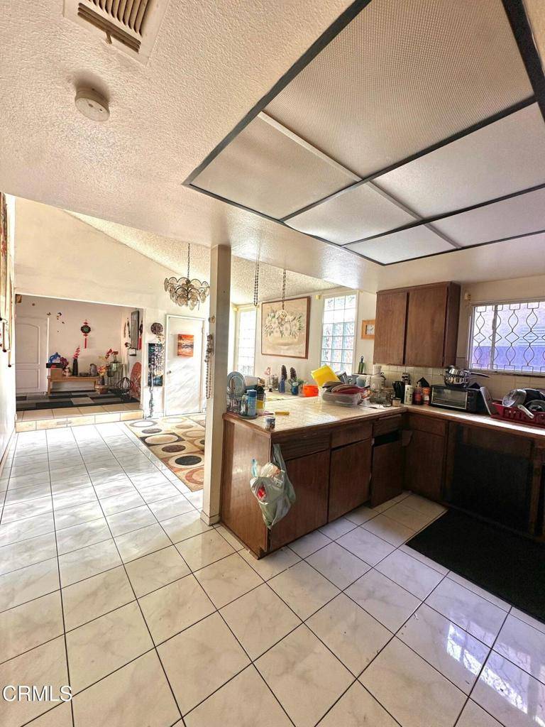 North Hollywood, CA 91605,11440 Strathern ST