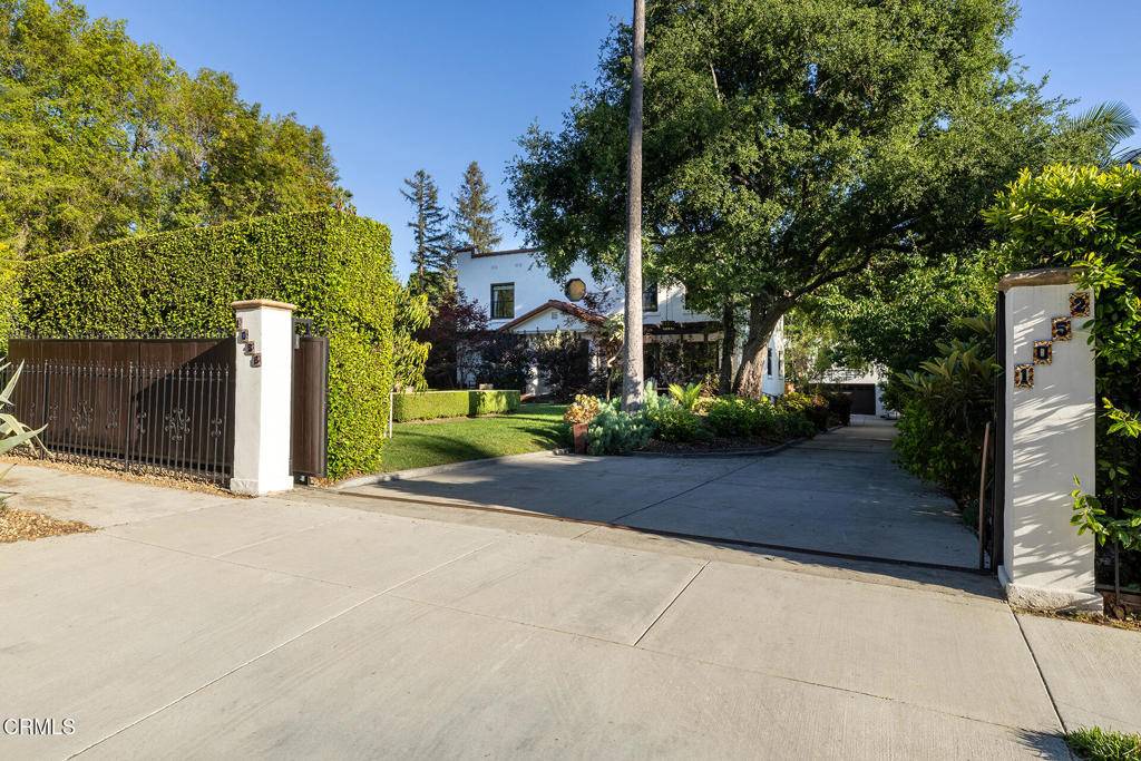 Altadena, CA 91001,1052 New York DR