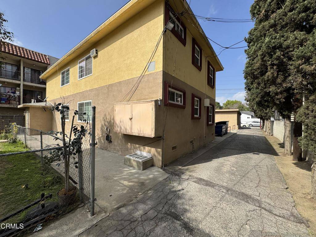 Van Nuys, CA 91406,15624 Vanowen ST