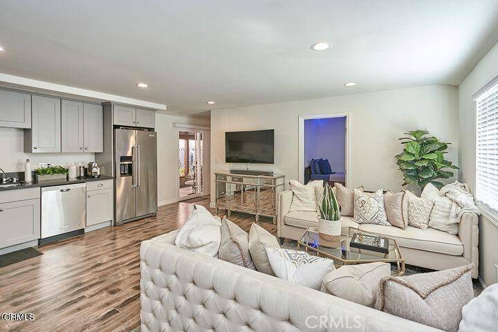 La Canada Flintridge, CA 91011,455 Richmond RD #B