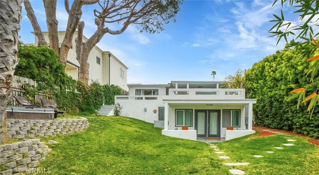Santa Monica, CA 90405,2025 Navy ST