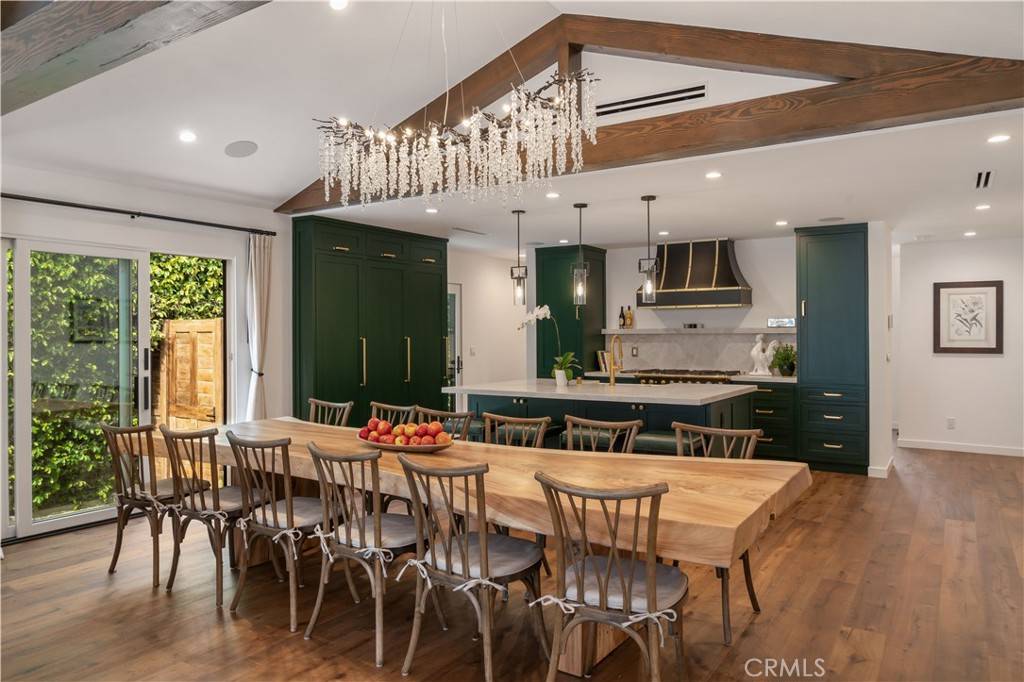 Los Angeles, CA 90048,133 N La Jolla AVE