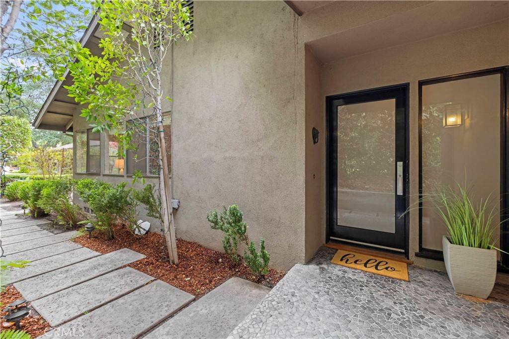 Pasadena, CA 91105,527 Bradford ST