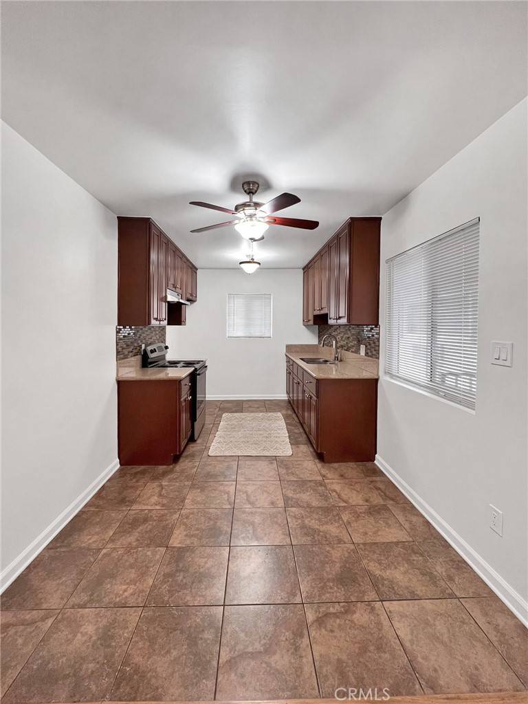 Valley Glen, CA 91401,5620 Woodman #9