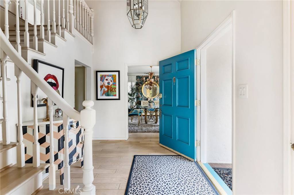 Los Angeles, CA 90069,1335 Londonderry PL