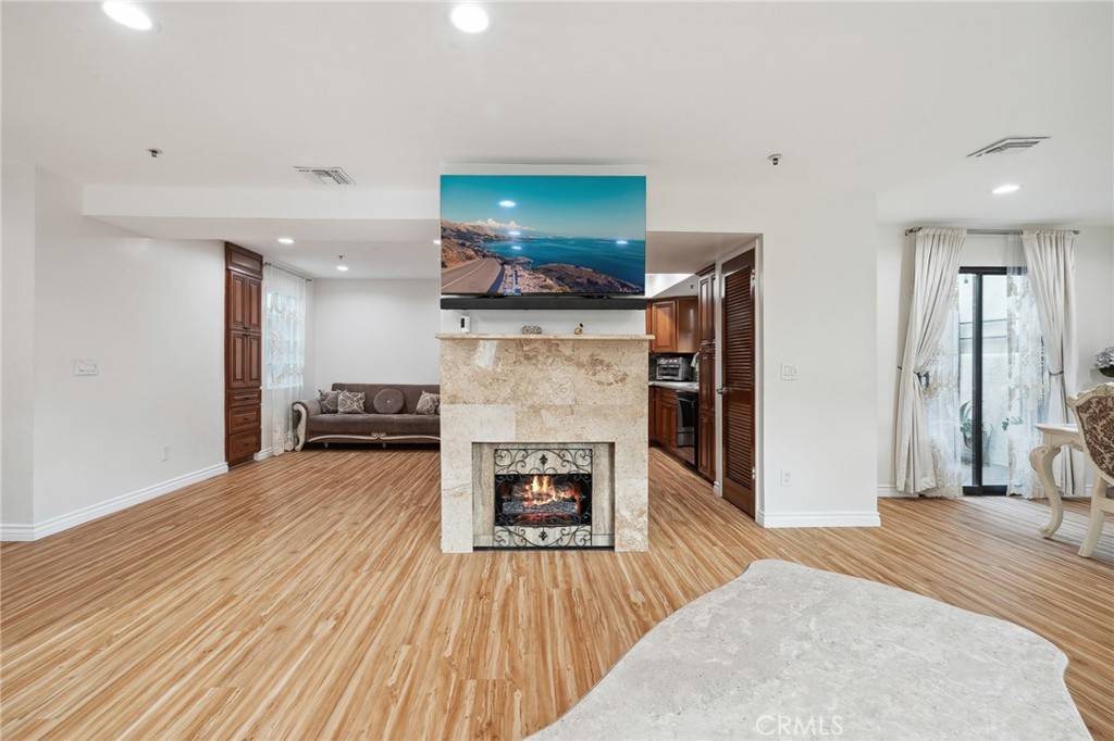 Glendale, CA 91202,301 W Loraine ST #3