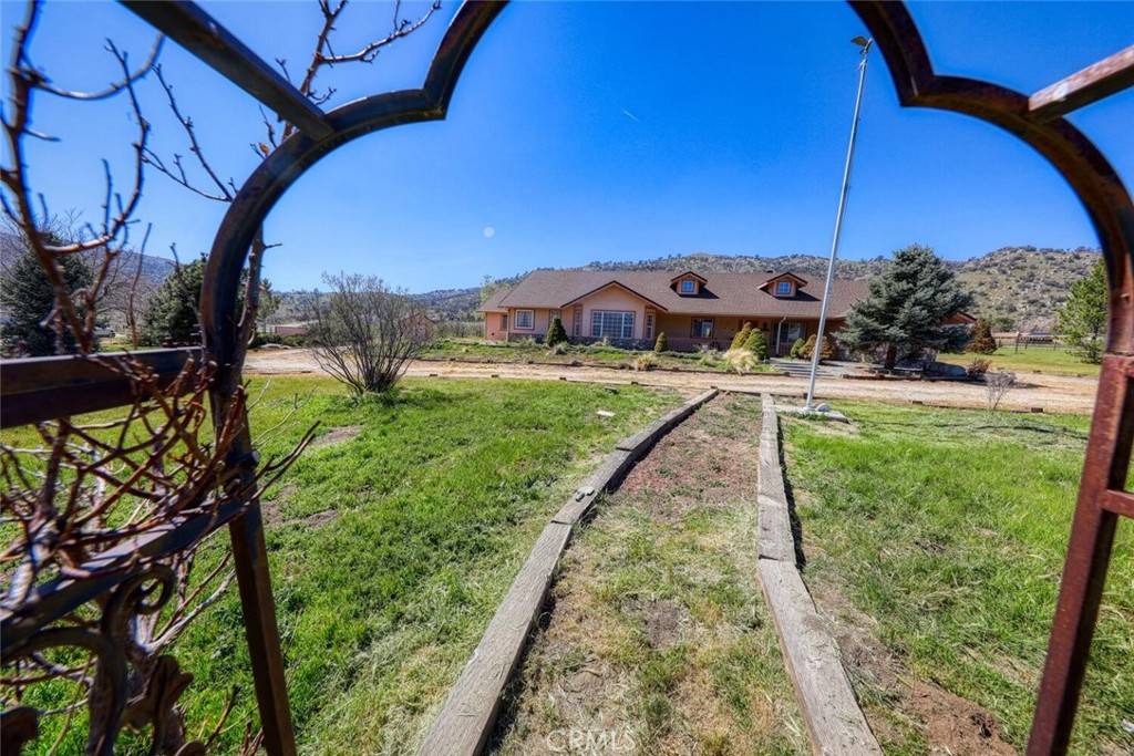 Tehachapi, CA 93561,27601 Harness DR