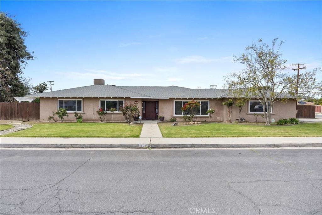 Bakersfield, CA 93304,901 Loch Lomond DR