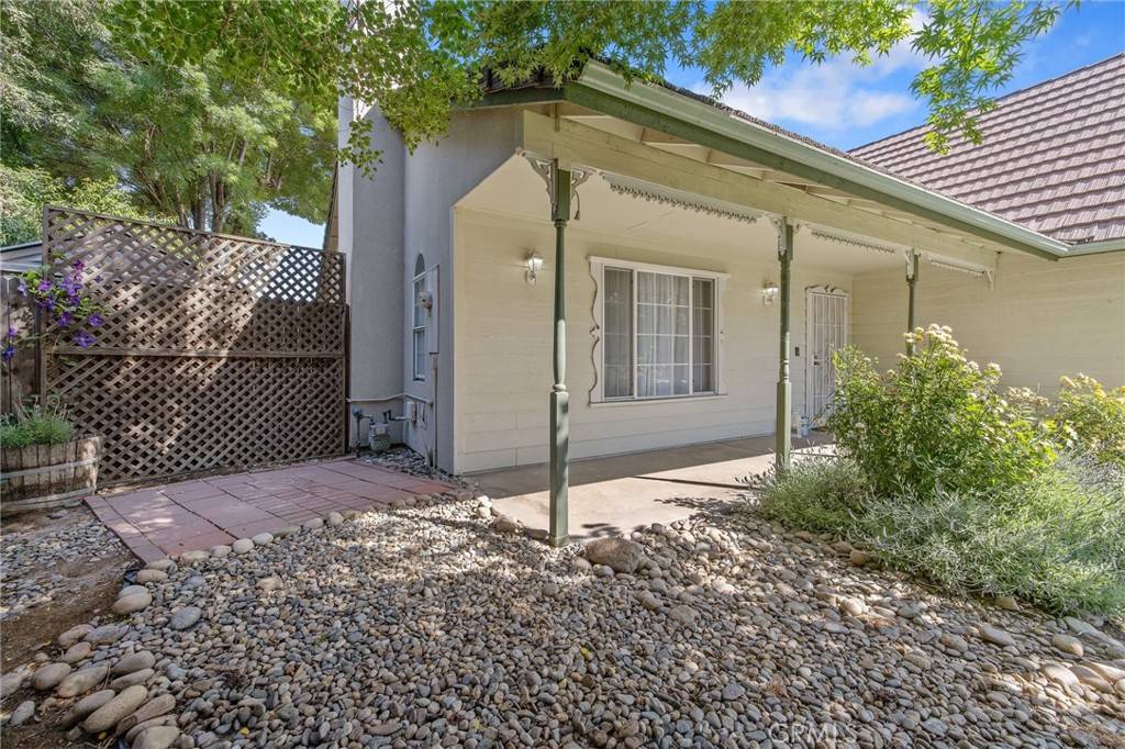Visalia, CA 93292,815 S Pinkham ST