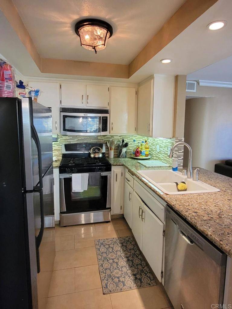 Chula Vista, CA 91913,2059 Lakeridge Cir #104