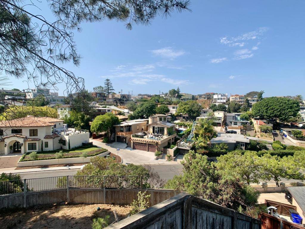 Point Loma, CA 92106,889 Loma valley