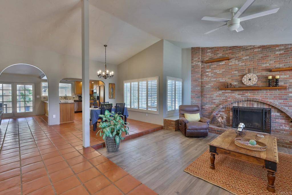 El Cajon, CA 92019,1124 Lostinda
