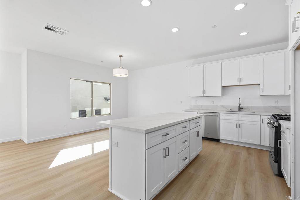 8587 Vista Azul Pl Lemon Grove, CA 91945