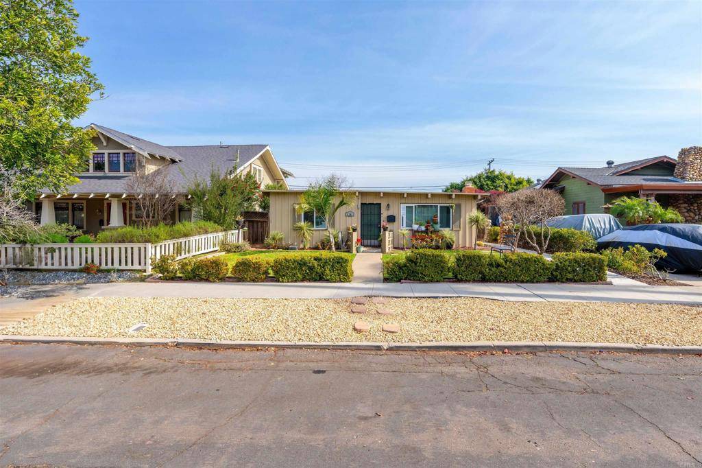 San Diego, CA 92116,4741 43 Edgeware RD