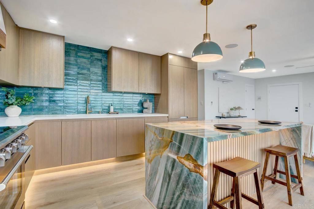 La Jolla, CA 92037,1219 Coast BLVD #3