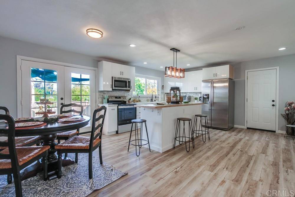 1728 E Mission RD Fallbrook, CA 92028