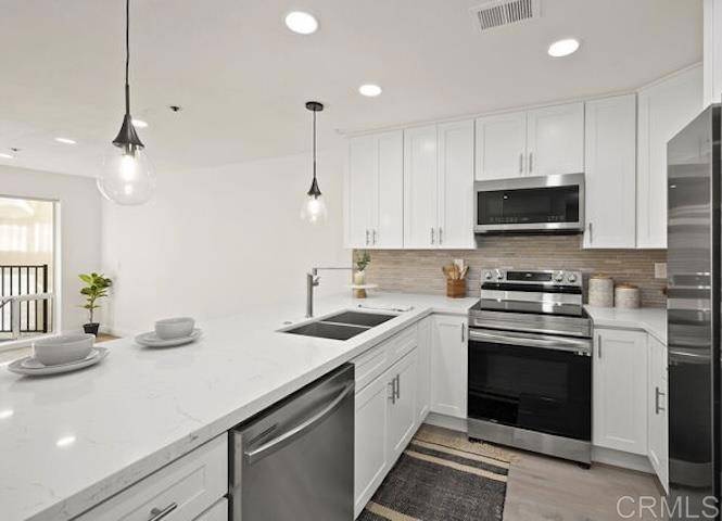 San Diego, CA 92101,2568 Albatross St #3A