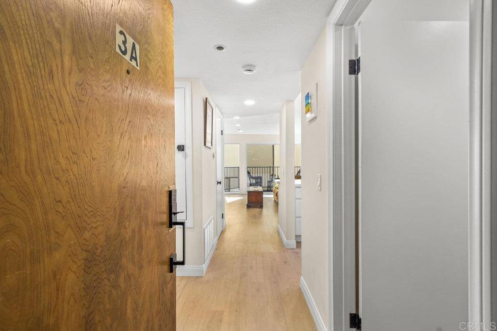 San Diego, CA 92101,2568 Albatross St #3A