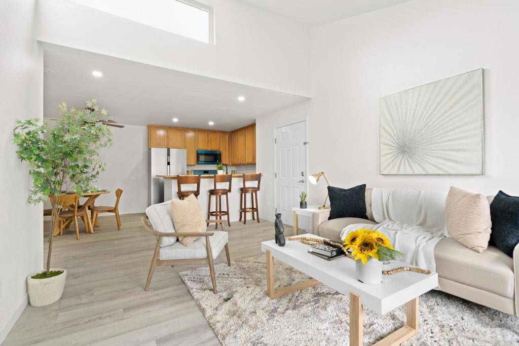 San Diego, CA 92123,3454 Castle Glen DR #215