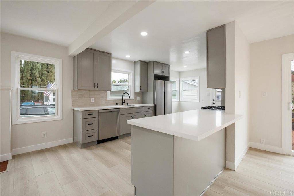 Lakeside, CA 92040,8941 Lakeview RD