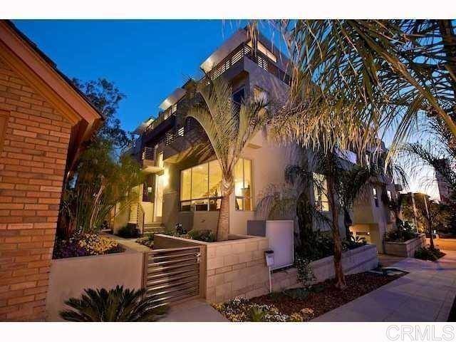 San Diego, CA 92103,3285 1st Ave
