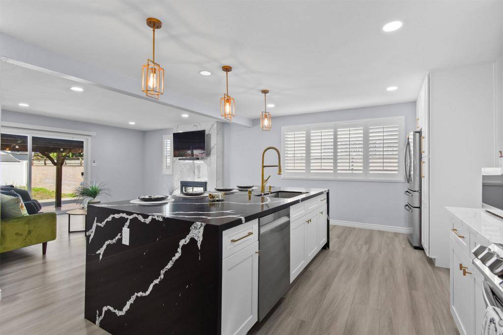 San Diego, CA 92111,7162 Beagle St