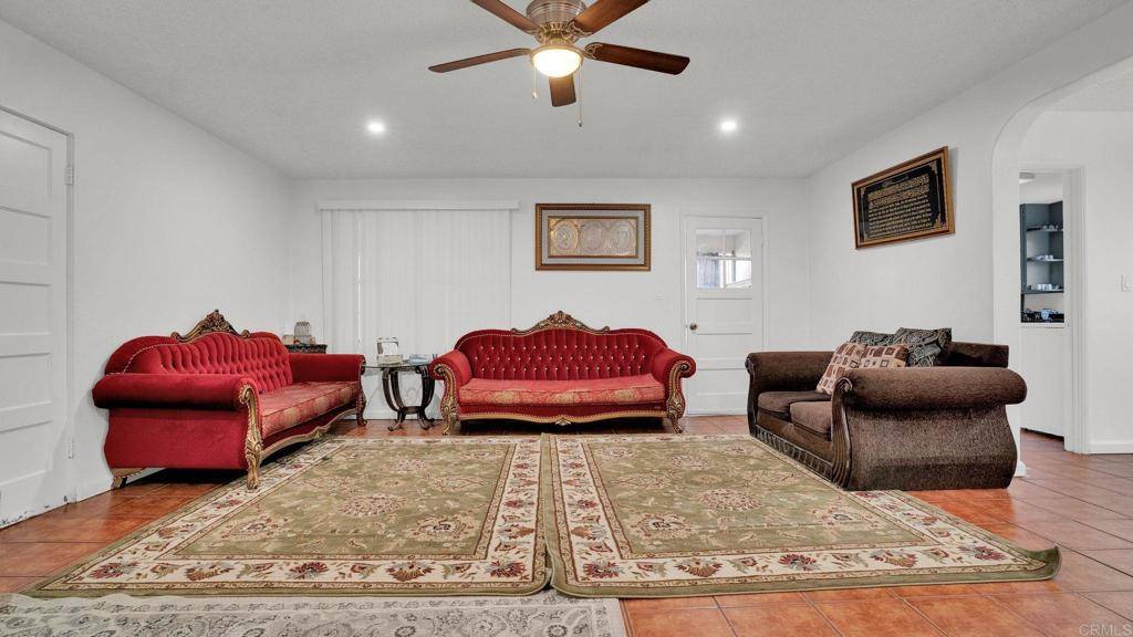 El Cajon, CA 92020,986 Merritt DR
