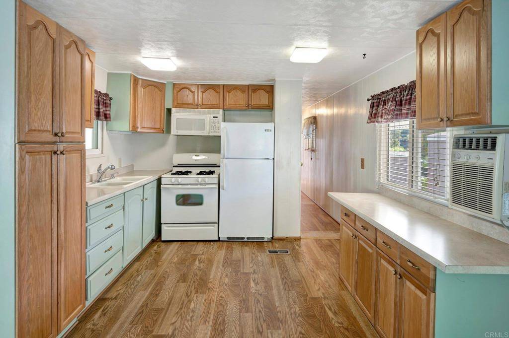Chula Vista, CA 91913,1925 OTAY LAKES RD #6