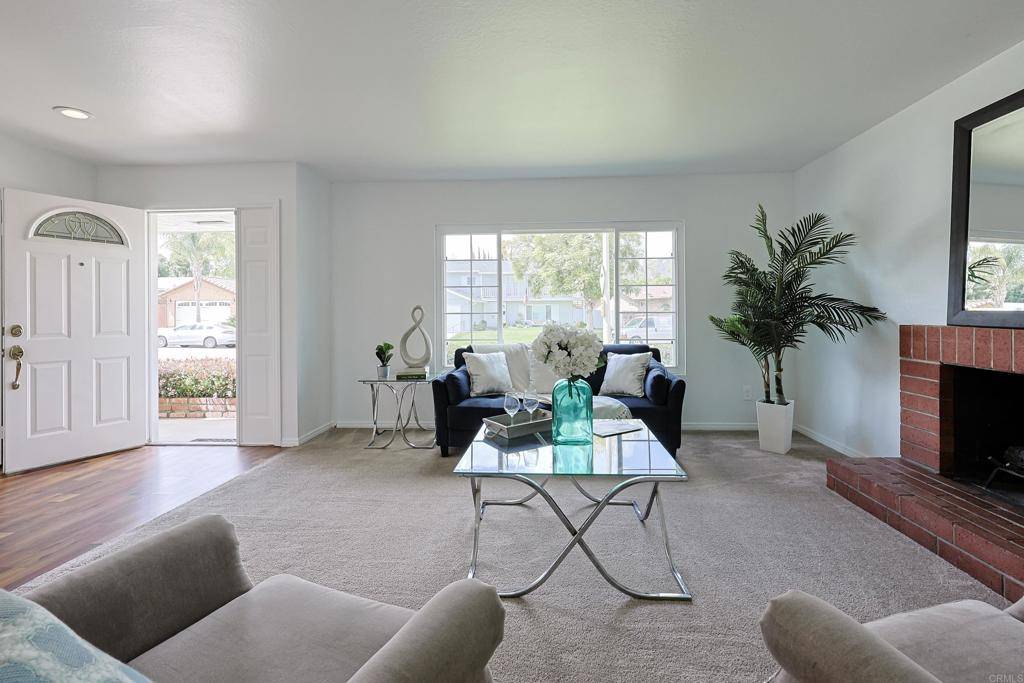 San Diego, CA 92119,8761 Robles DR