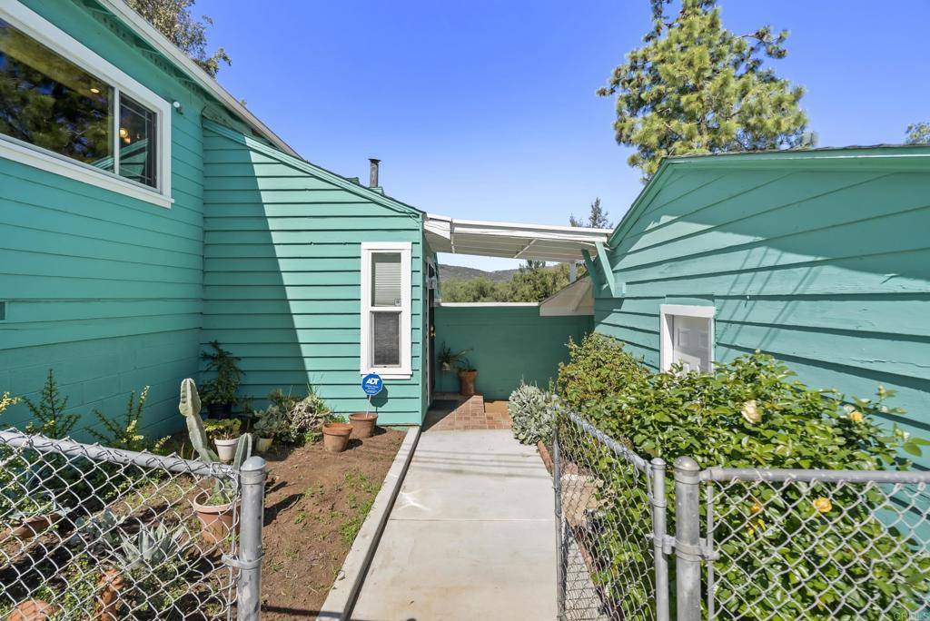 Lakeside, CA 92040,10601 Vista Camino