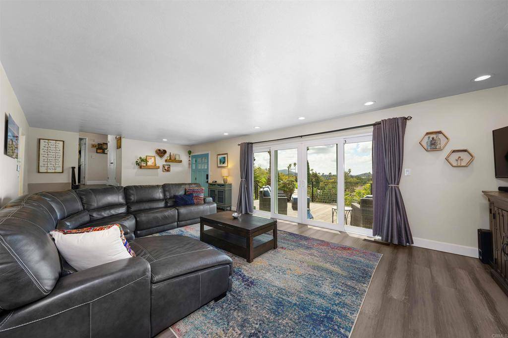 La Mesa, CA 91941,10964 Dutton DR