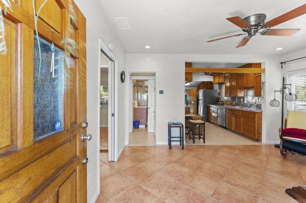 San Diego, CA 92105,4518 Dwight ST