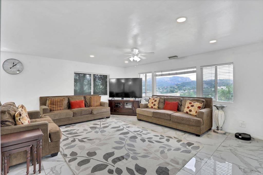 Lakeside, CA 92040,9518 Cypress St