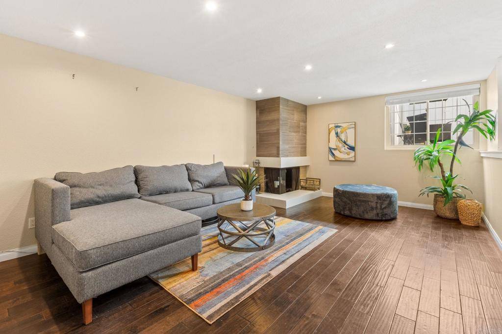 San Diego, CA 92117,5385 Balboa AVE