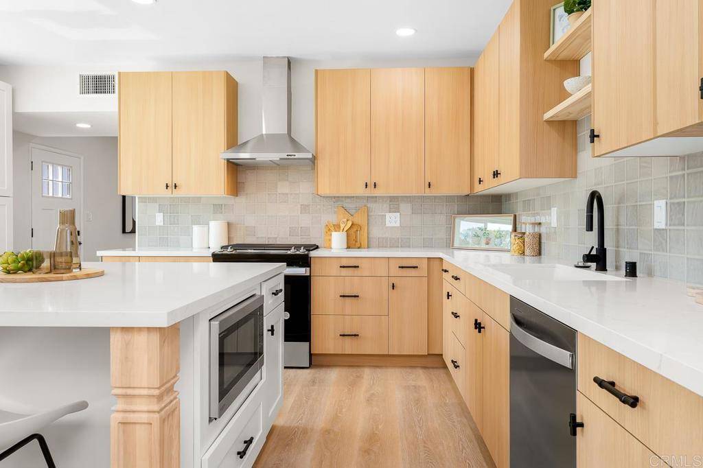 San Diego, CA 92123,2263 Finch LN