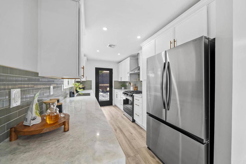 San Diego, CA 92117,5243 Tara PL