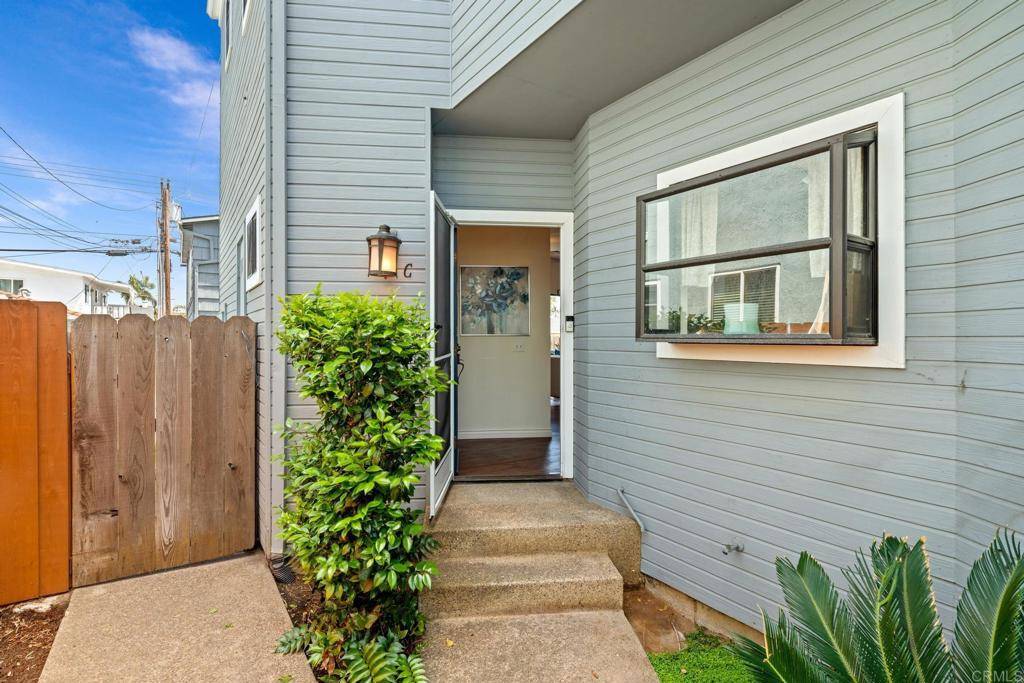 Coronado, CA 92118,371 D AVE #C