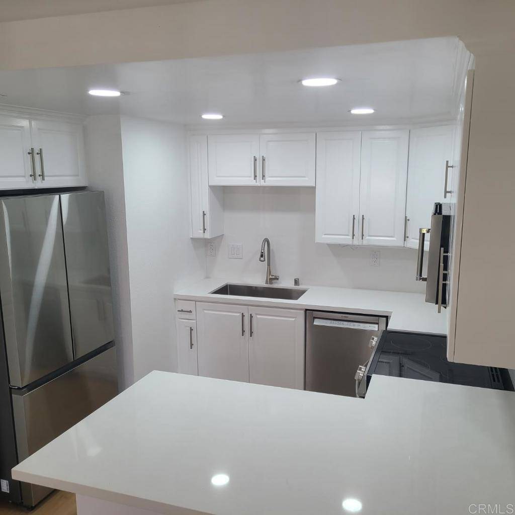 Bonita, CA 91902,4221 Bonita RD #16