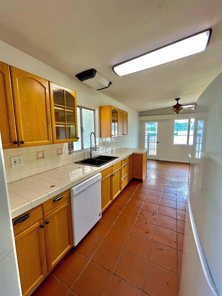 El Cajon, CA 92021,602 Farview ST