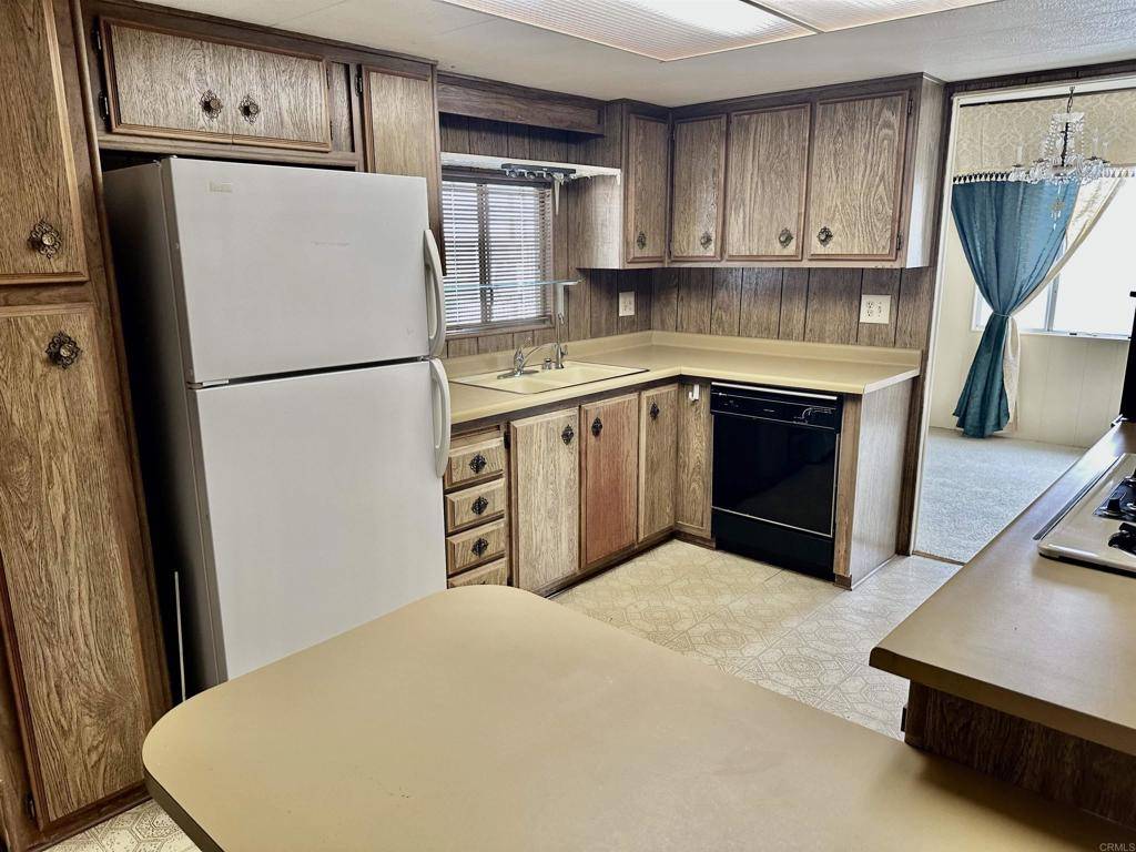 Santee, CA 92071,8301 Mission Gorge RD #208