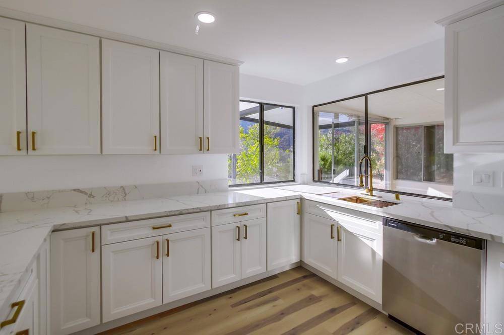 Escondido, CA 92026,8975 Lawrence Welk DR #211