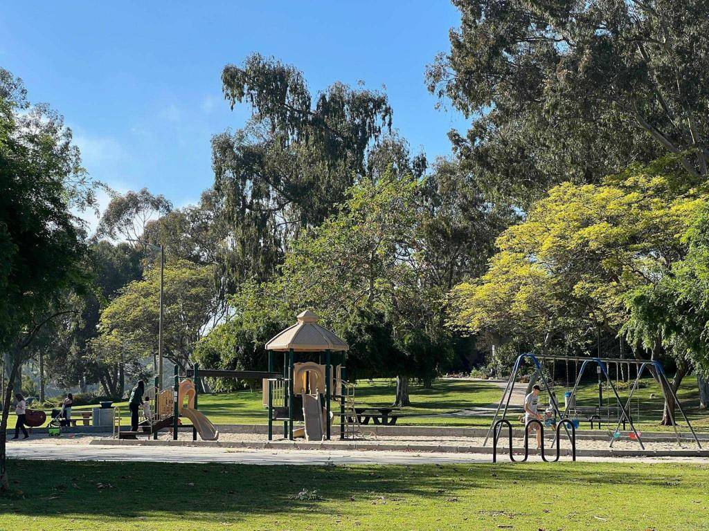La Jolla, CA 92037,3252 Via Marin #9