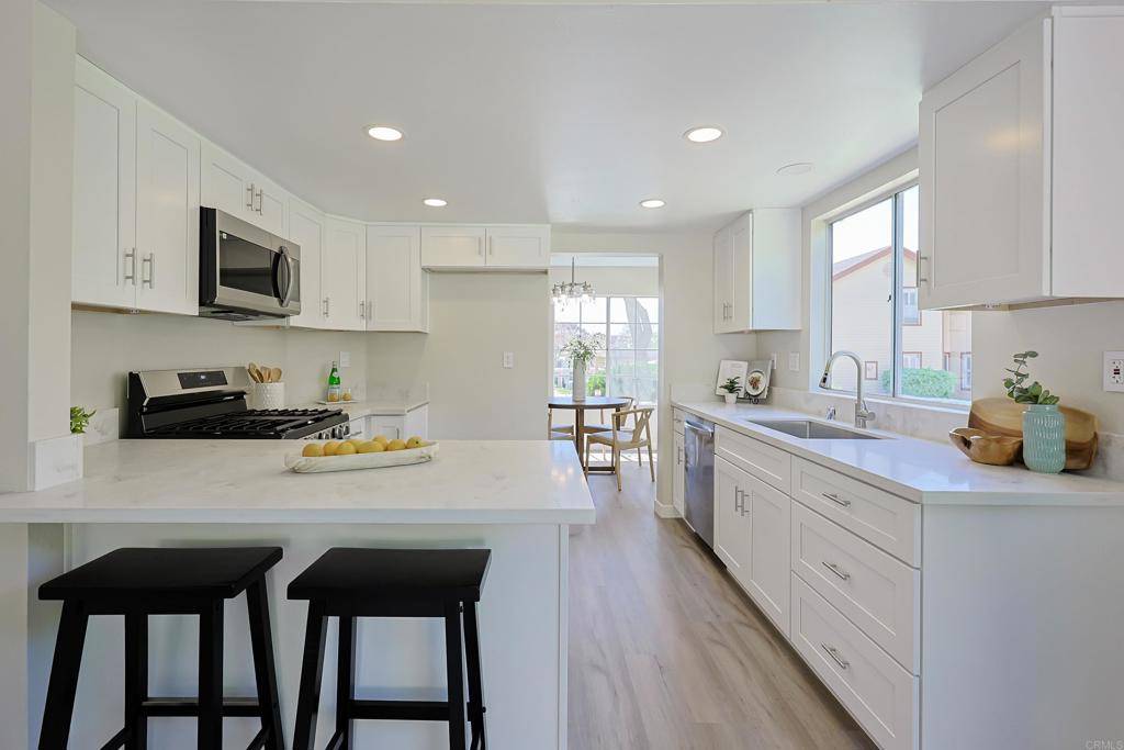 San Diego, CA 92139,1889 Manzana WAY