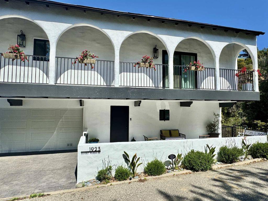 West Hollywood, CA 90069,1923 Sunset Plaza Drive DR